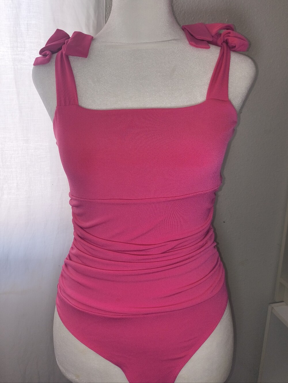 Hot pink ruched tank top 💓
